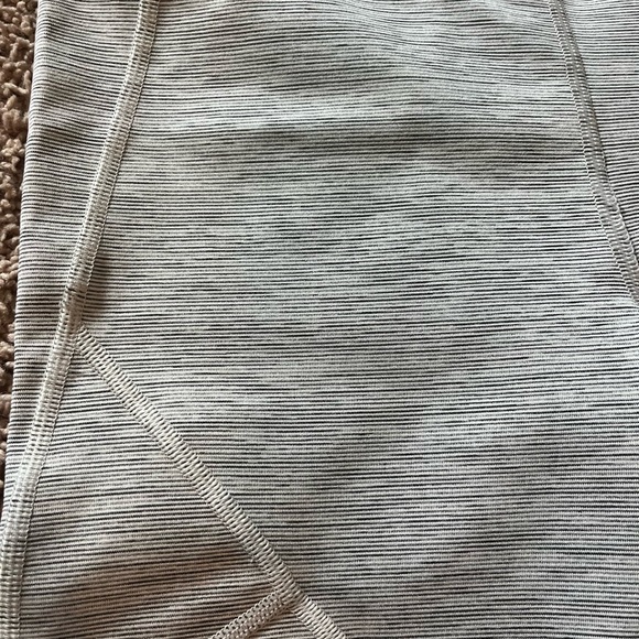 NWOT GapFit leggings- M petite - Picture 3 of 4